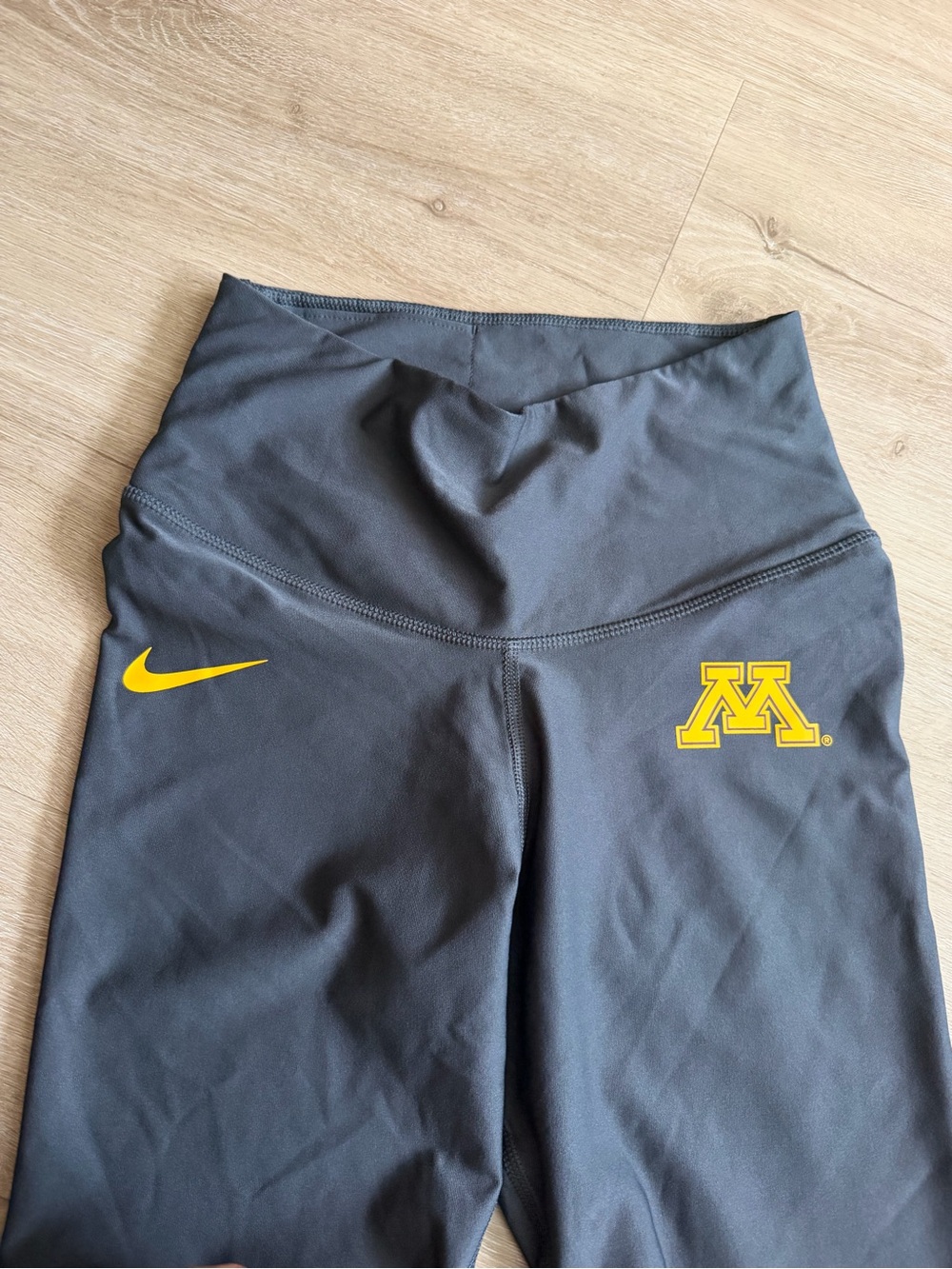 Nike Dri-Fit Minnesota Golden Gophers Gray Leggings Size Small NCAA - Picture 3 of 7